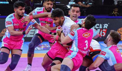 Pro Kabbadi: Jaipur edge UP Yoddhas in dramatic finish