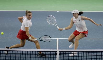 Swiatek leads Poland to historic win over Czechs