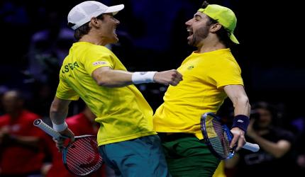 Australia edge past US to reach Davis Cup semi-finals