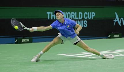 Sinner sends holders Italy into Davis Cup final