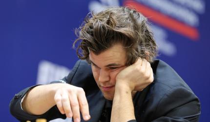 Carlsen beats Niemann in 1st face-off since cheat row