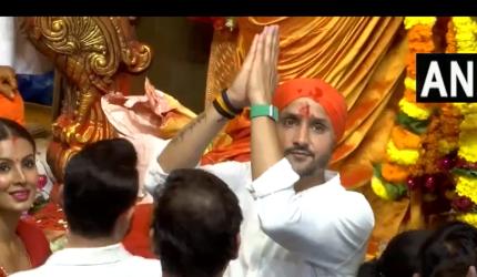 SEE: Harbhajan Singh visits Lalbaughcha Raja