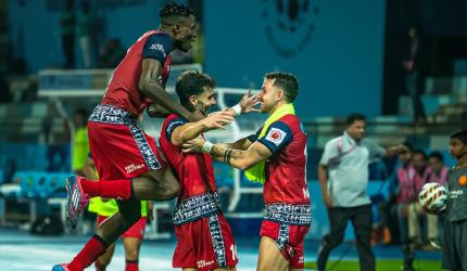 ISL: Jamshedpur FC rout Mumbai City