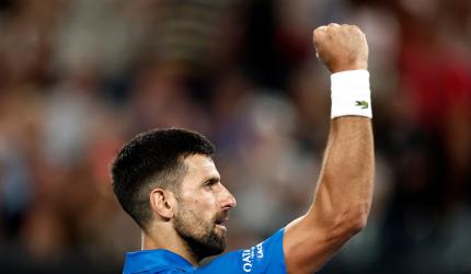 Australian Open: Djokovic sets up Alcaraz quarters