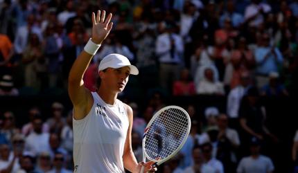Sizzling Swiatek storms into maiden Wimbledon final