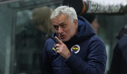 Now, Fenerbahce coach Mourinho sues Galatasaray