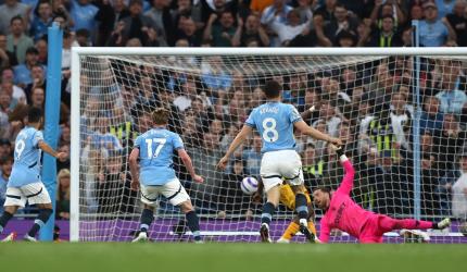 PIX: De Bruyne strike earns Man City win over Wolves