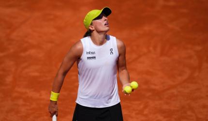 Collins ends Swiatek's title defence in Rome