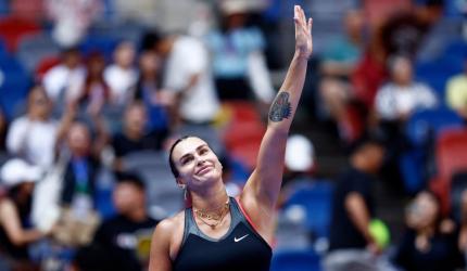 Sabalenka stretches unbeaten streak in Wuhan