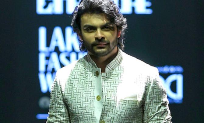 Hey Tara, Like Veer's Dulha-wala Look?