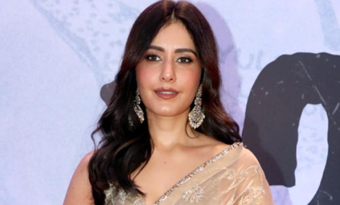 Bollywood's Ladies Cheer Farhan Akhtar