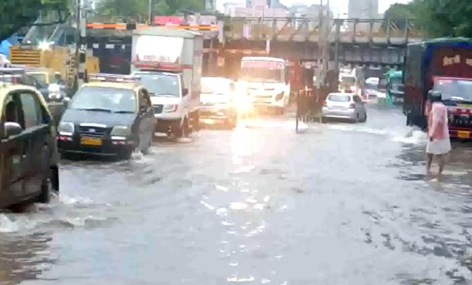 Heavy rains batter Mumbai; 2 killed in landslide