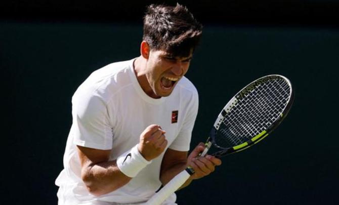 Wimbledon PIX: Alcaraz, Sabalenka survive; Medvedev exits