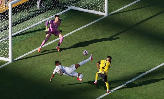 Real Madrid survive Dortmund scare; Dembele wins it for PSG