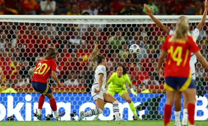 Spain in women's Euros semis with easy win over Swiss