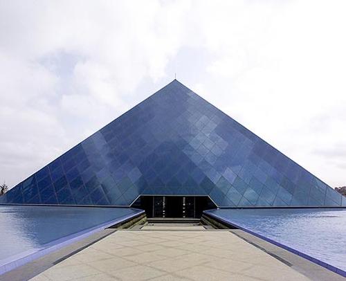  Infosys' pyramid-shaped building in Bangalore.