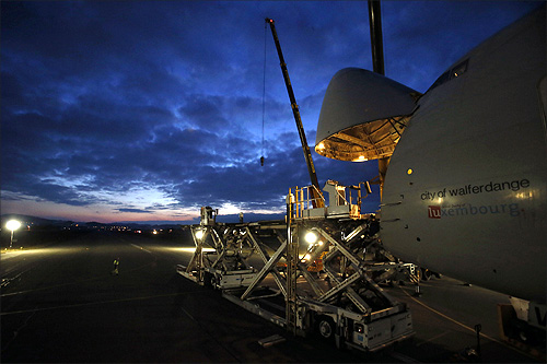 Workers load the Solar Impulse aircraft into a Cargolux Boeing 747 cargo aircraft at Payerne airport.