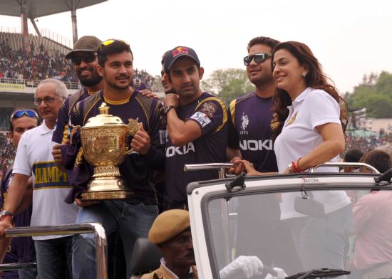 Juhi Chawla with KKR players