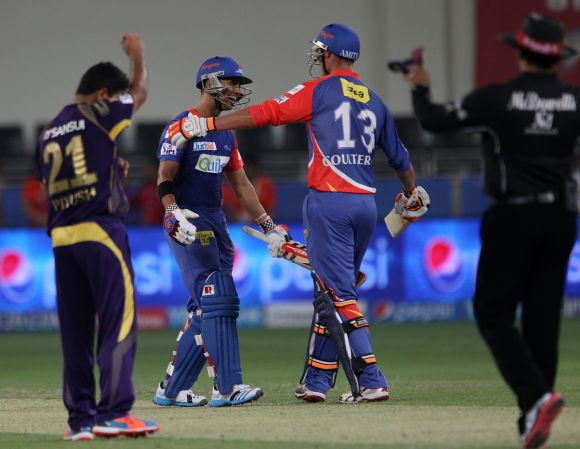 JP Duminy and Nathan Coulter-Nile celebrates after winning the game