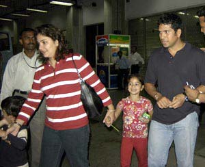 Sachin Tendulkar with his wife Anjali and kids