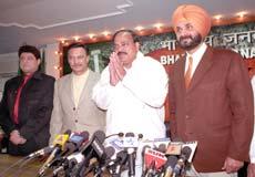 (From L - R) Gajendra Chauhan, Suresh Oberoi, BJP president Venkaiah Naidu and Navjot Singh Sidhu