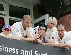 Ian Bell, Andrew Flintoff, Kevin Pietersen, Matthew Hoggard and Simon Jones look dejected