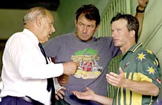 Raman Subba Row (left) discusses crowd trouble with Australian captain Steve Waugh (right) and coach Geoff Marsh