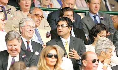 Sachin Tendulkar with wife Anjali (right) at the Wimbledon final on Sunday.