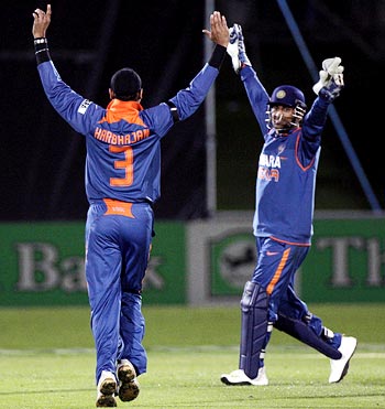 Dhoni and Harbhajan Singh celebrate a dismissal