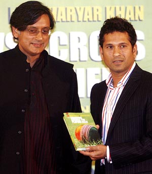 Sachin Tendulkar (right) with Shashi Tharoor