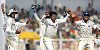 Pragyan Ojha and team-mates appeal for a wicket