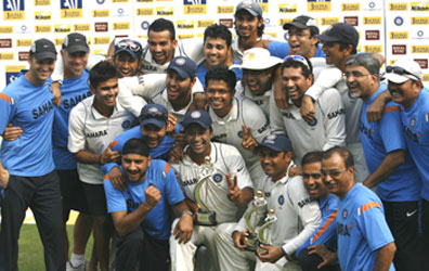 Team India poses for the cameras after winning the third test match against Sri Lanka in Mumbai