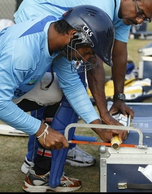 Kumar Sangakkara cuts off the top of the handle of his bat
