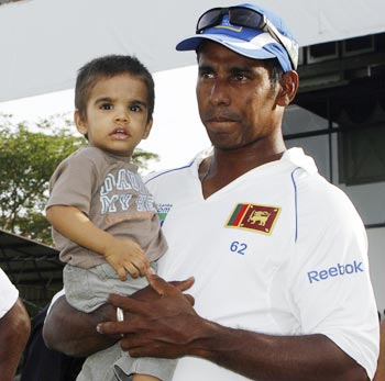 Chaminda Vaas with his son Maneka