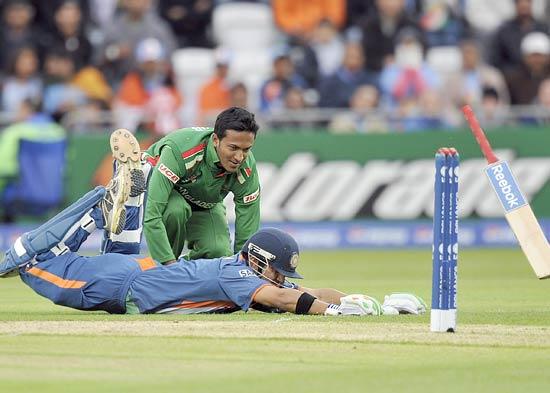 Mahendra Singh Dhoni dives to complete a run