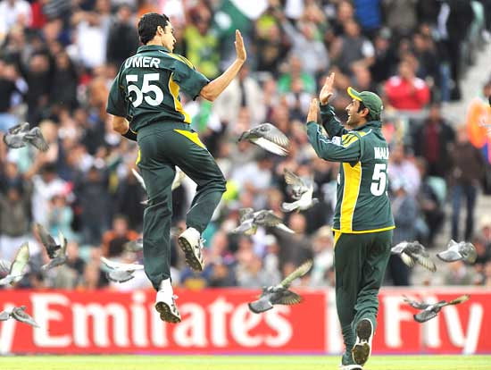 Umar Gul celebrates taking the wicket of Owais Shah