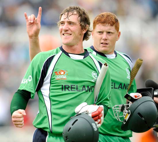John Mooney (left) and Kevin O''Brien celebrate their win over Bangladesh