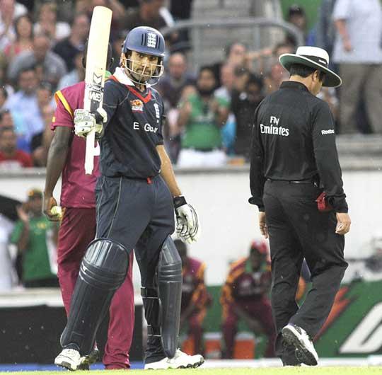 Ravi Bopara celebrates on reaching his 50