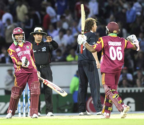 Ramnaresh Sarwan celebrates with Chanderpaul after winning the match