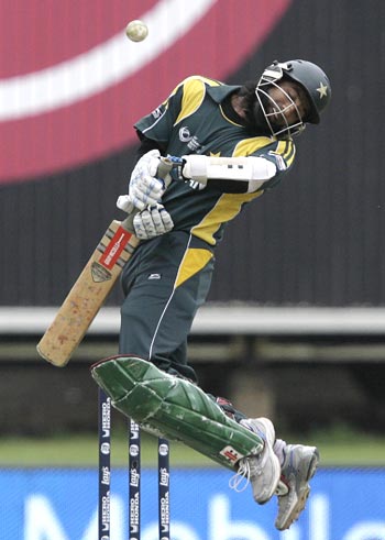 Mohammad Yousuf evades a short-pitched ball
