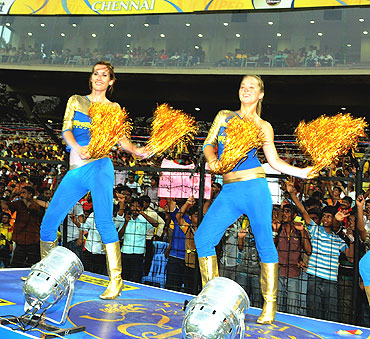 Rajasthan Royals cheerleaders show off their moves in the match vs Chennai Super Kings