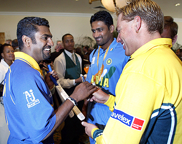 Sri Lanka's Muttiah Muralitharan shares a laugh with Australia's Shane Warne (right) and Anil Kumble (centre) during an official welcoming ceremony for the team's competing in the 2003 World Cup in Cape Town