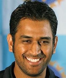 11dhoni.jpg