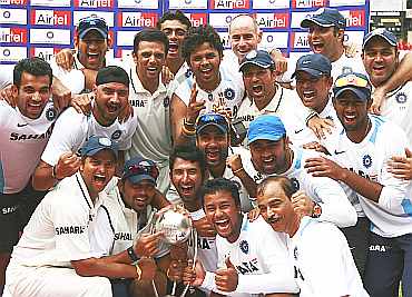 Team India with the Border-Gavaskar trophy