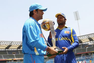Kumar Sangakkara (R) and MS Dhoni with the World Cup trophy ahead of the final, at the Wankhede stadium