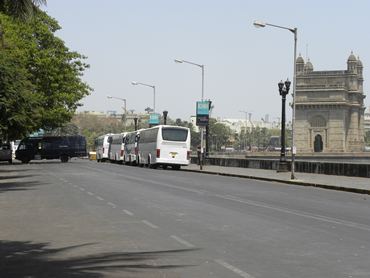 The road opposite the Taj