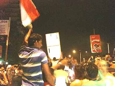 Fans at Carter Road celebrate after India won the World Cup