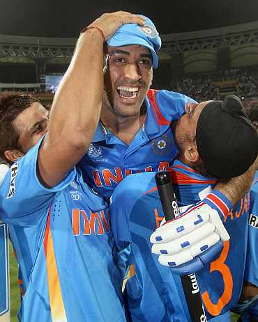 MS Dhoni celebrates after winnng the World Cup