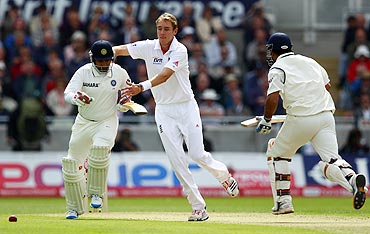 Stuart Broad collides with Amit Mishra as he tries to field the ball