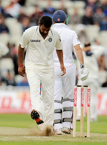 India's Praveen Kumar (left) kicks the ground in frustration